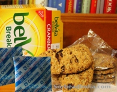 Oxygen absorbers for food storage