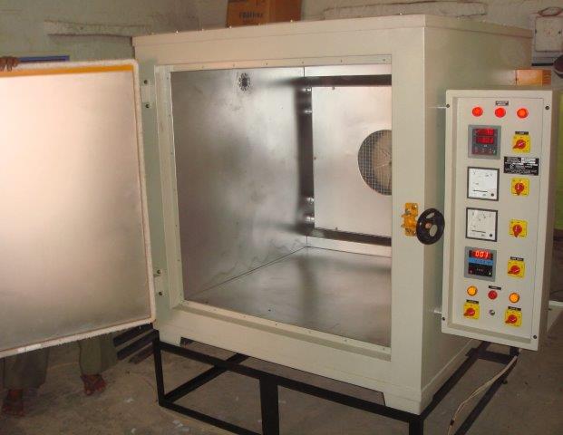 LABORATORY OVEN