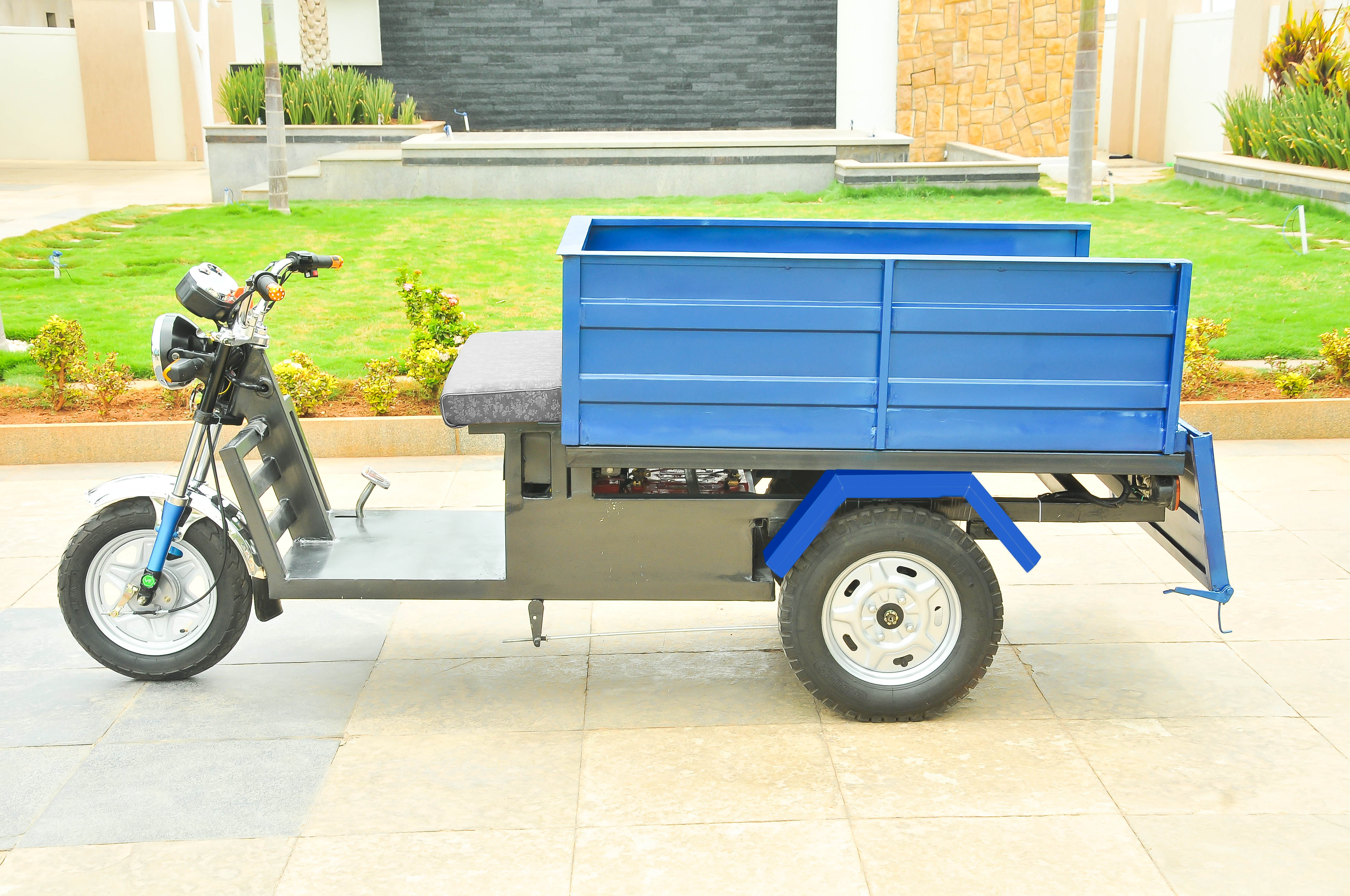 Battery operated cargo cart (E-cargo)