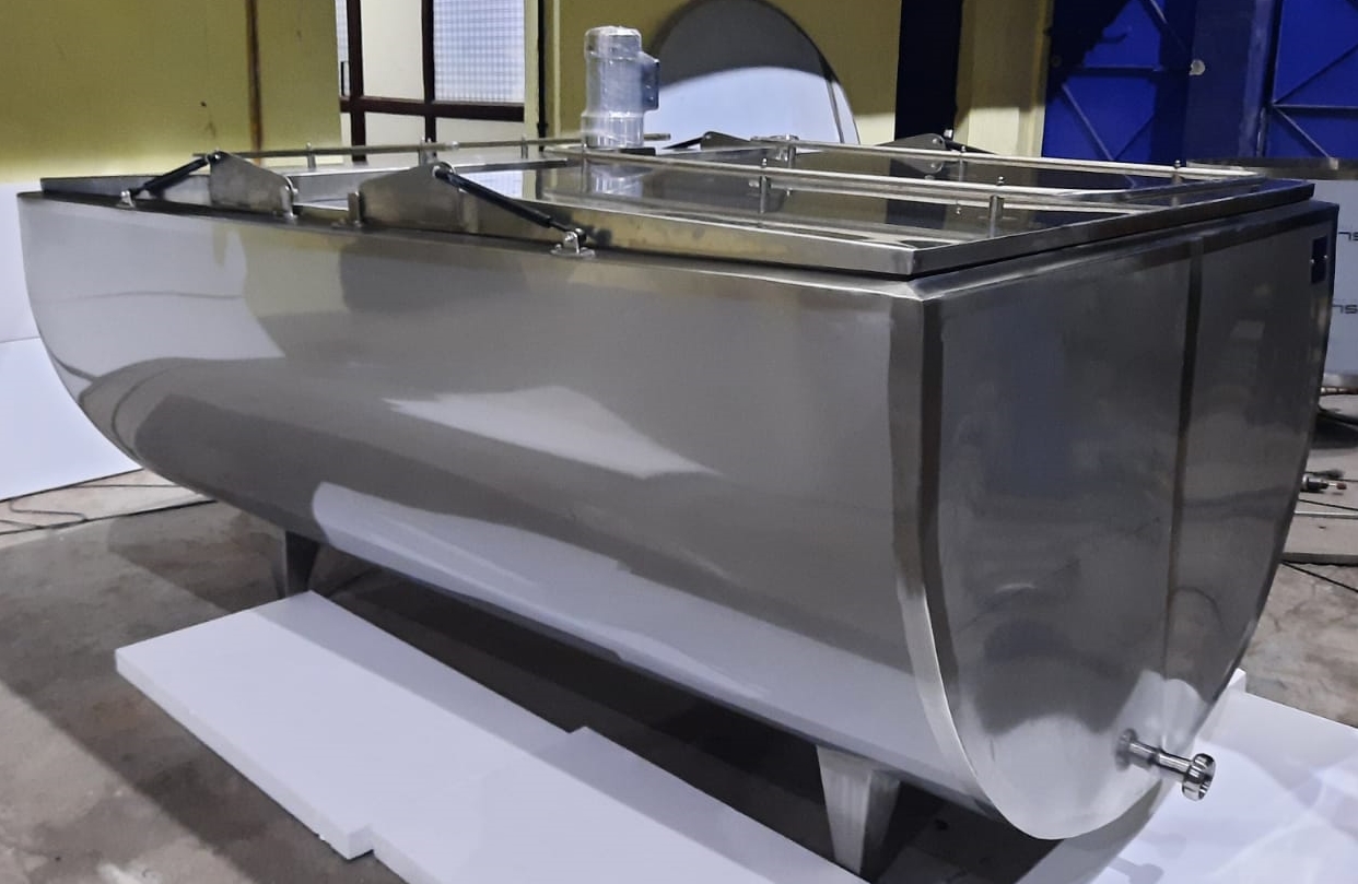BULK MILK COOLER 2000LTR