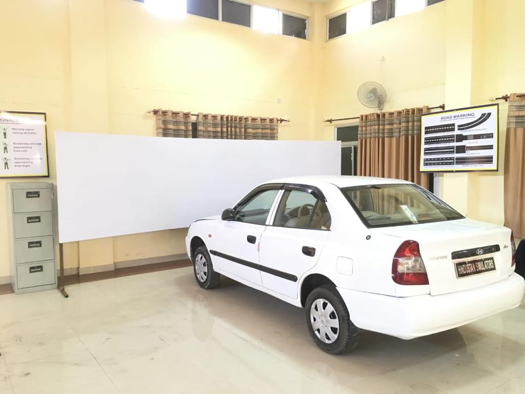 HS ADVANCE THREE SCREEN CAR DRIVING SIMULATOR