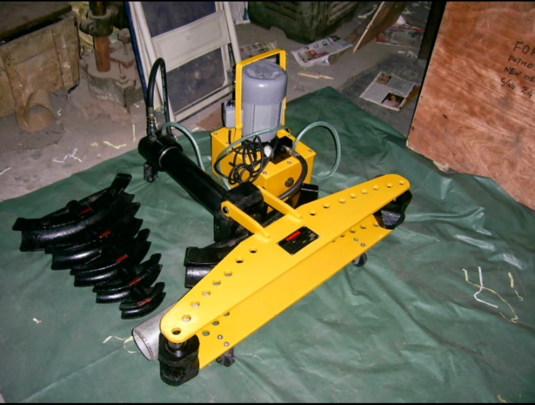 MOTORIZED HYDRAULIC PIPE BENDER WITH HINGED FRAME