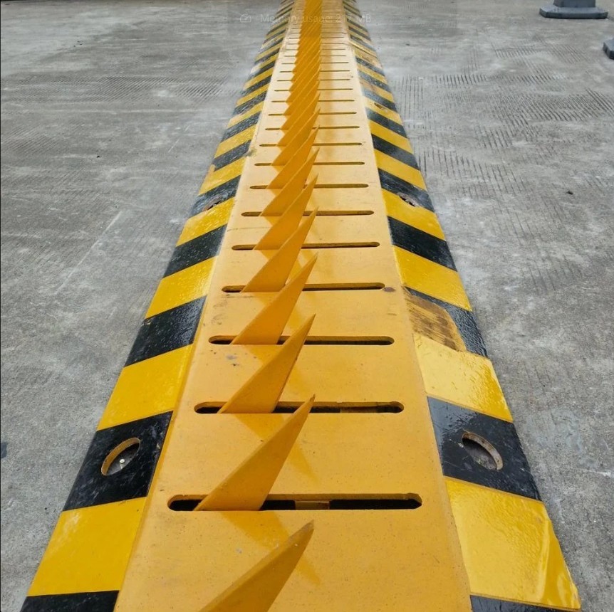 SHARP SPIKES HYDRAULIC TYRE KILLER / SHREDDER / DESTROYER FOR HIGH SECURITY ENTRY