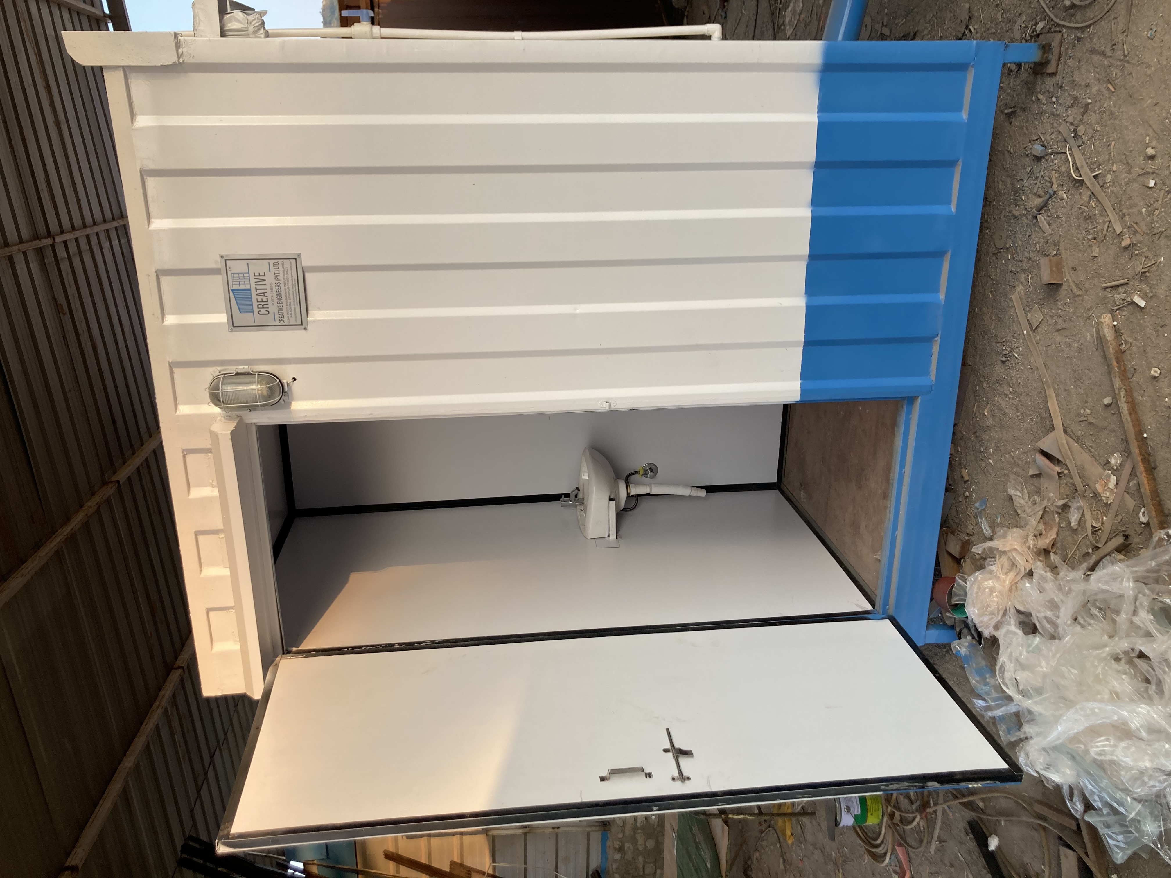 Portable Toilet / Portable Washroom