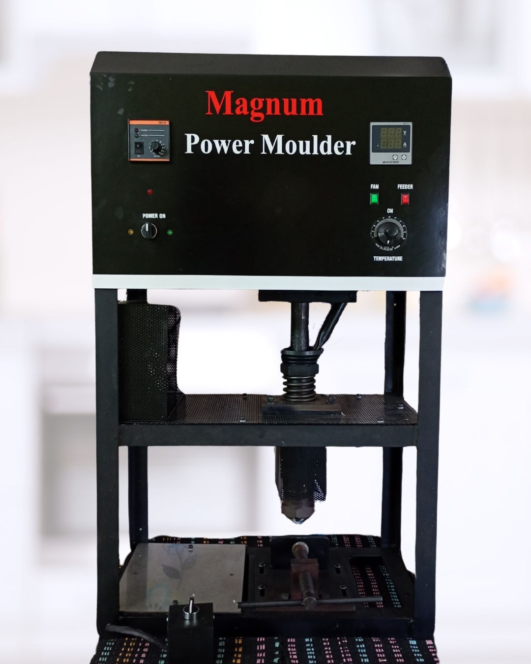 100 Grams Electric Plastic Moulding Machine