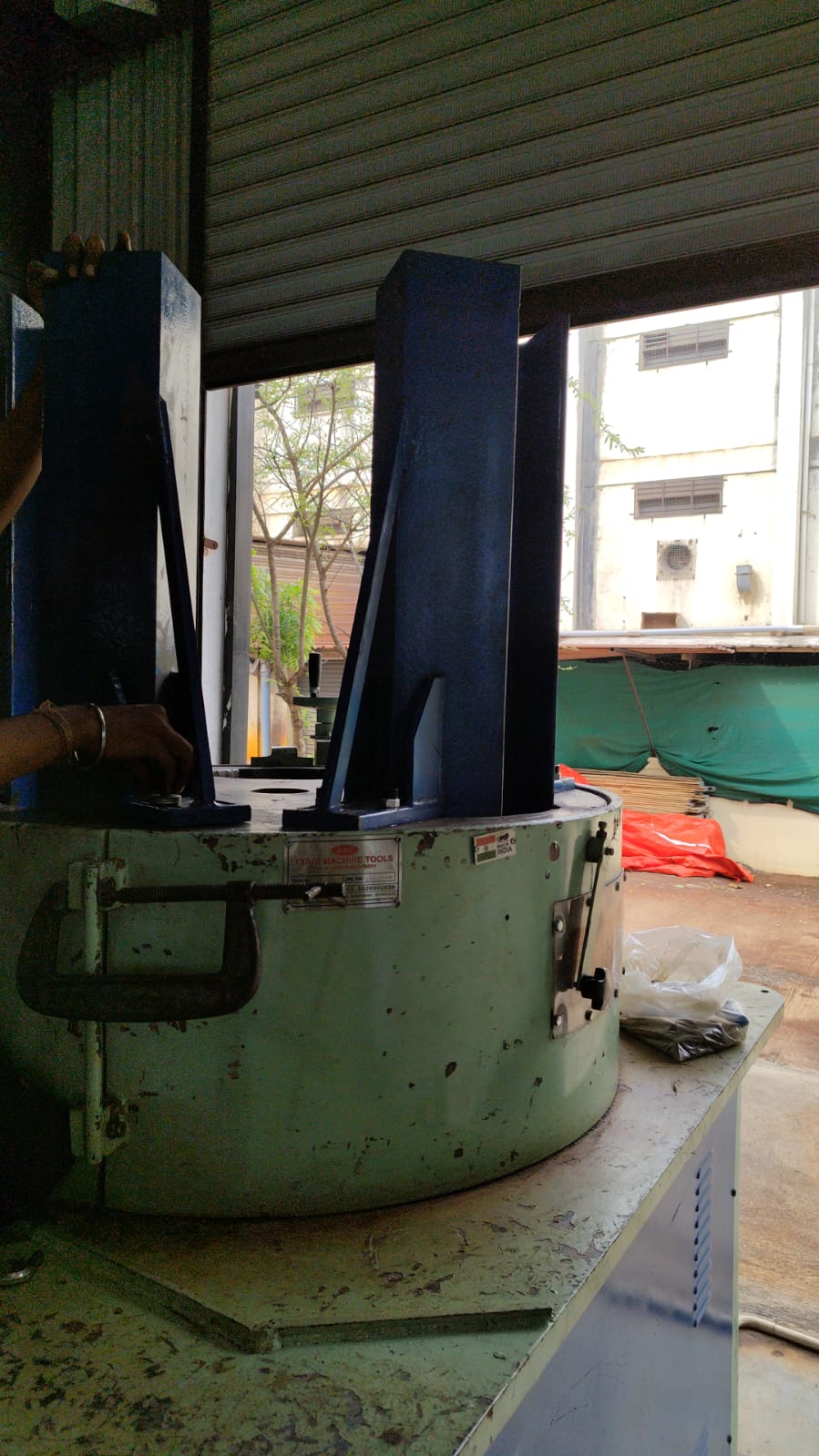 Spring grinding machine 