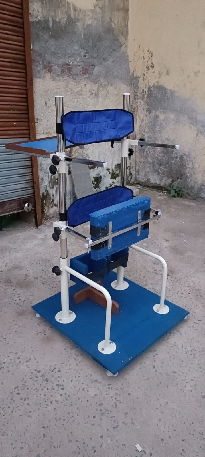 STANDING FRAME 