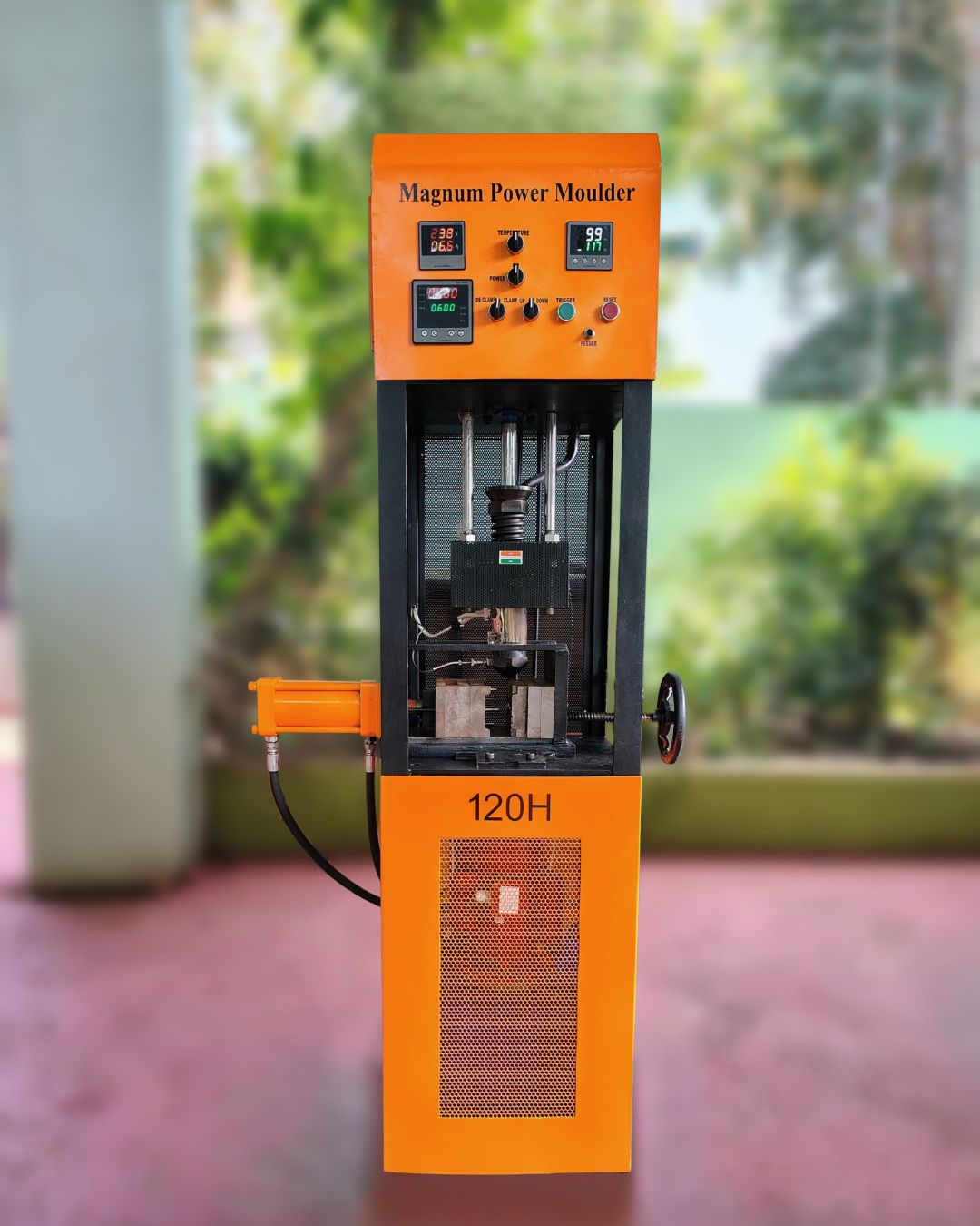 Auto-clamping 120 Grams Plastic Injection Moulding Machine (Hydraulics)