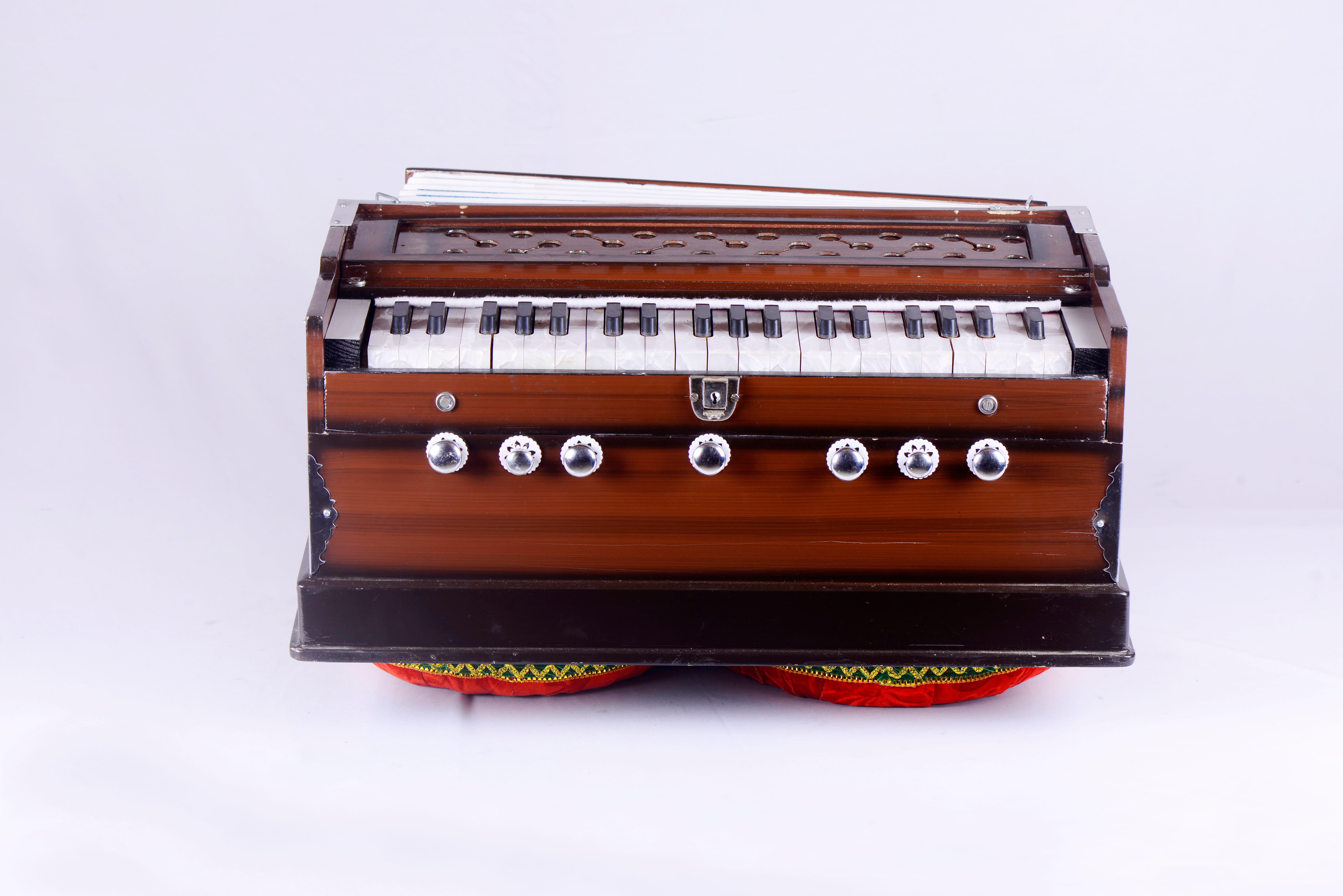 HARMONIUM