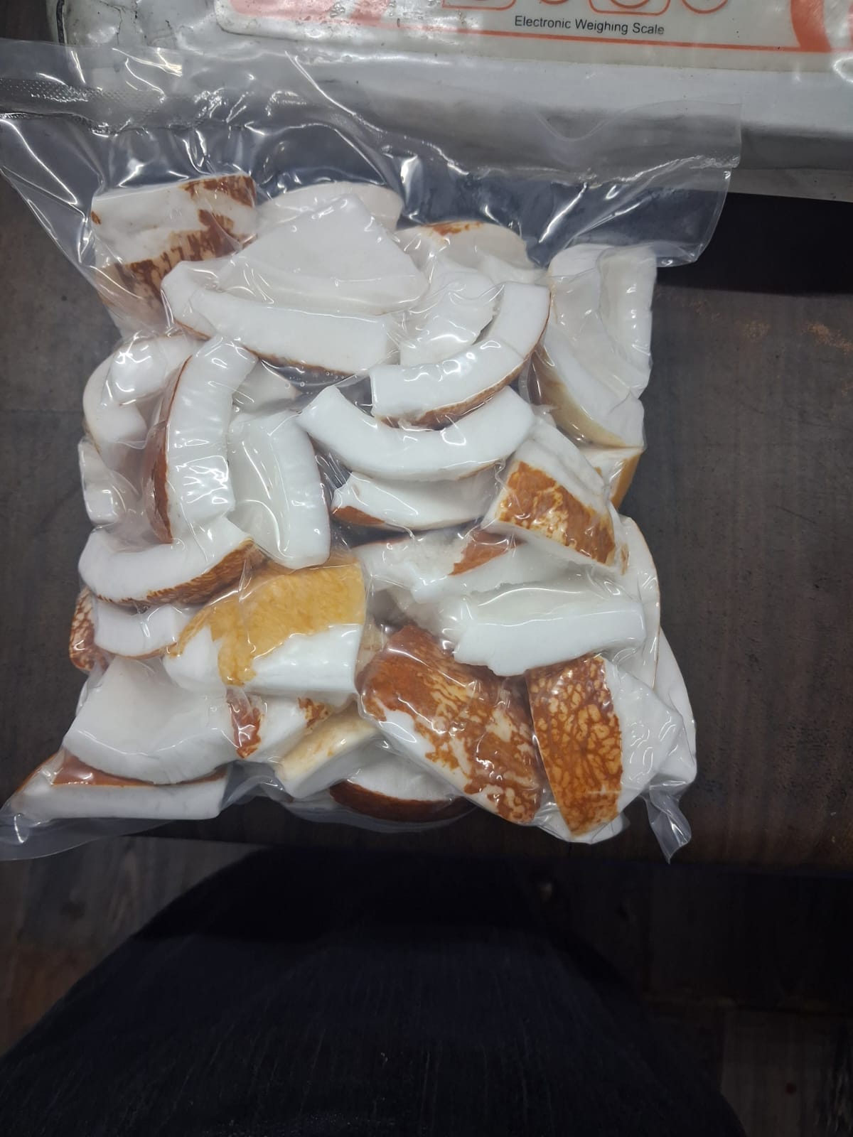 AM Coconut Chunks Non-Peeled 