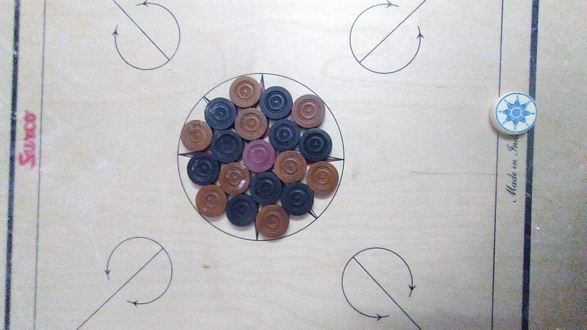 Tournament carrom board