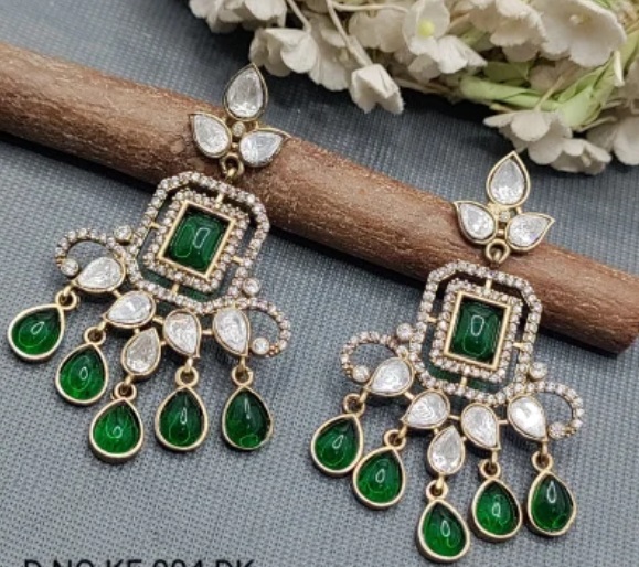earrings, pendant necklaces etc